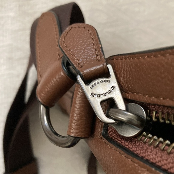 Coach Brown Leather Messenger Bag Timeless Design - Picture 4 of 8